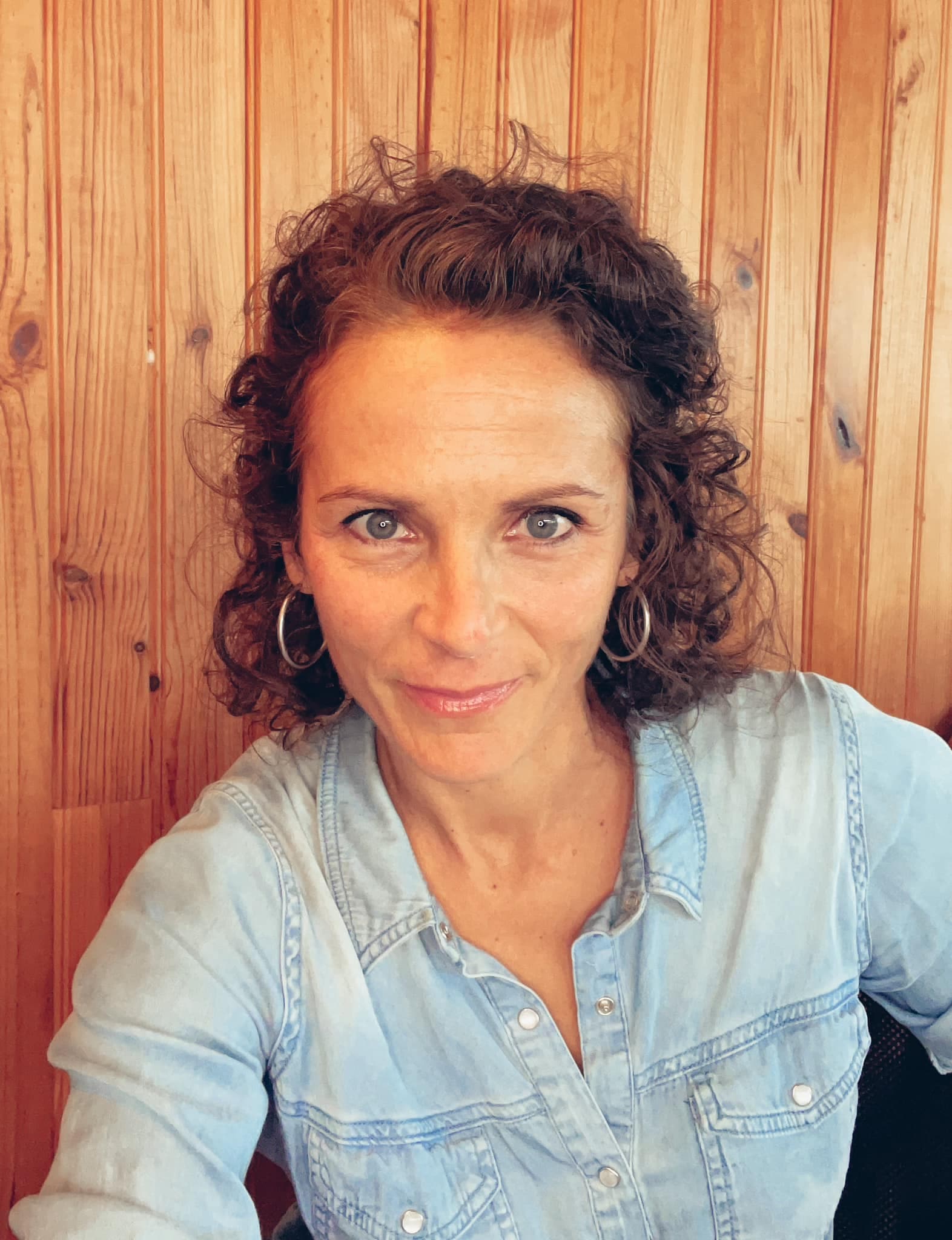 Portrait de Sarah, préparatrice mentale et equicoach